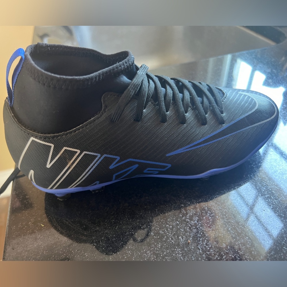 Nike Mercurial soccer cleats big kids size 5.5